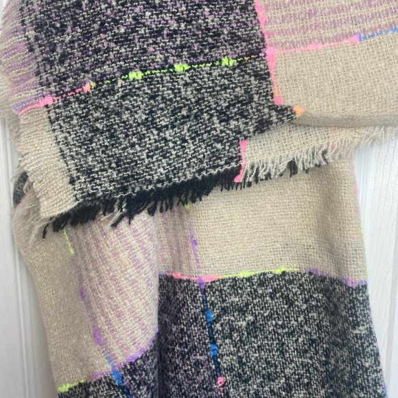 NWT Just Cozy Blanket Scarf with Fringe - Picture 4 of 6